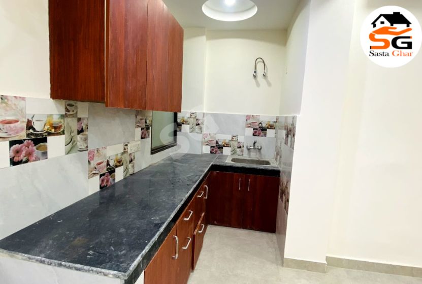 Semi modular kitchen: Flats in South Delhi