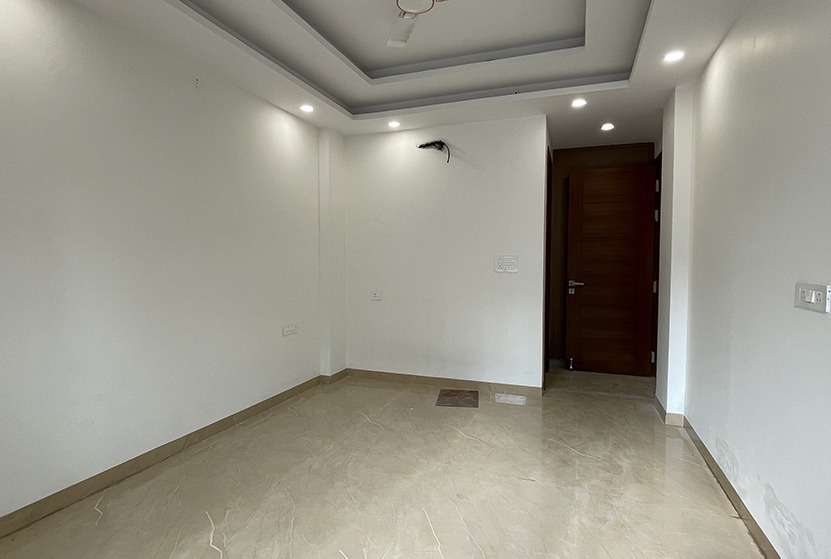 Spacious 4 BHK Flat in 200 sq.yd.