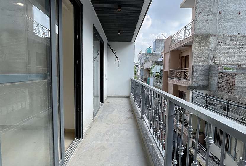 Spacious 4 BHK Flat in 200 sq.yd.