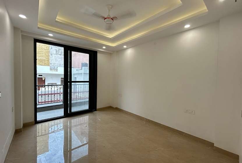 Spacious 4 BHK Flat in 200 sq.yd.