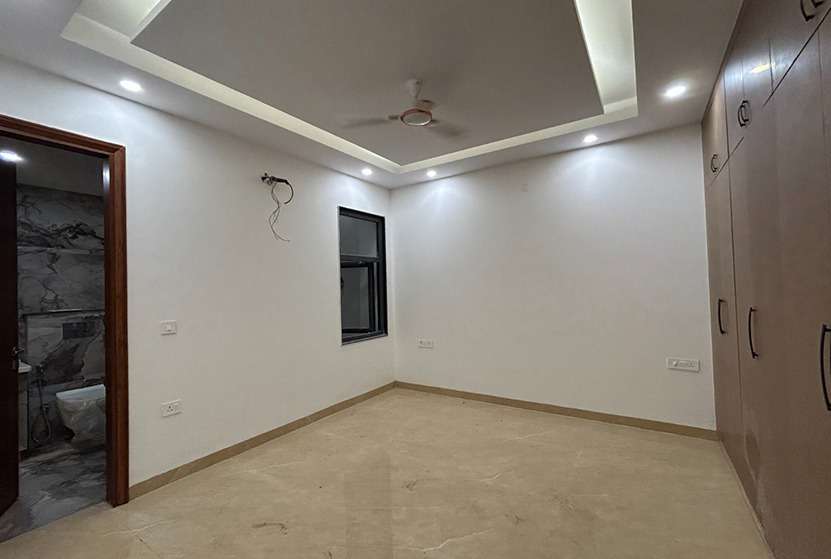 Spacious 4 BHK Flat in 200 sq.yd.