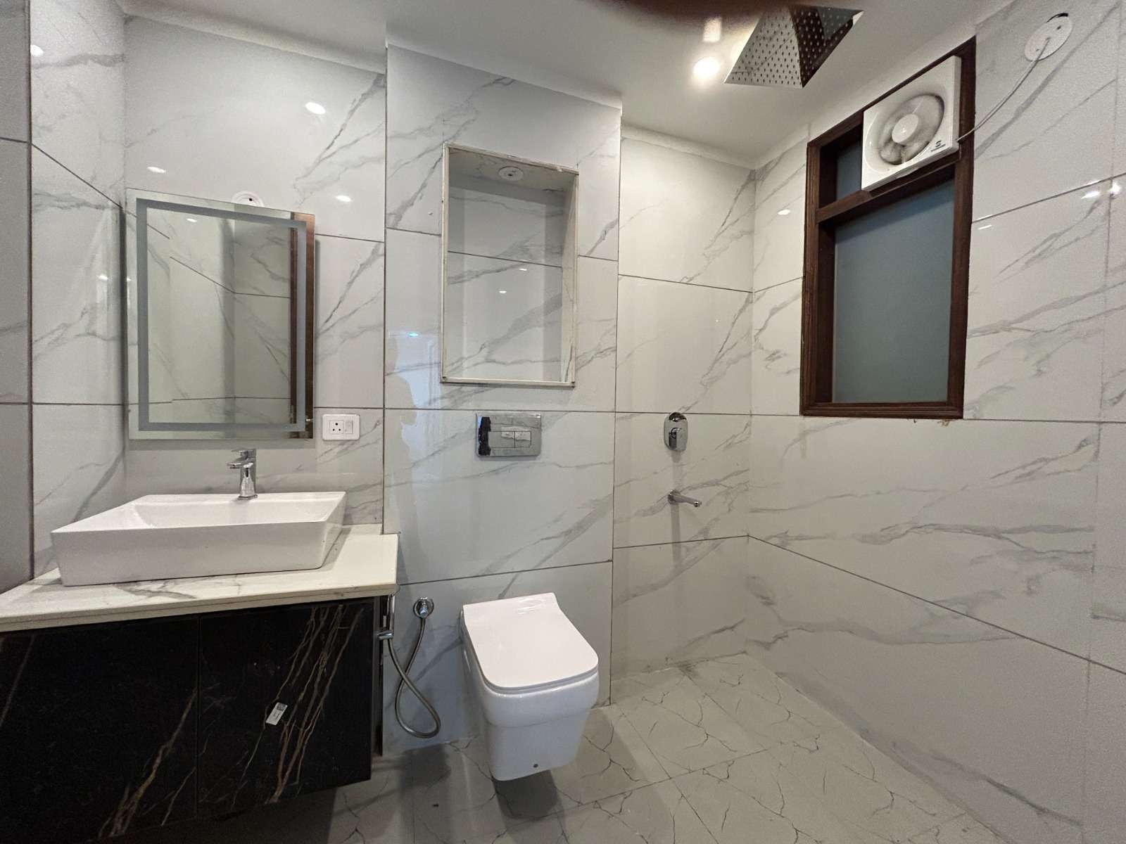 Independent 4 BHK flat with terrace rights