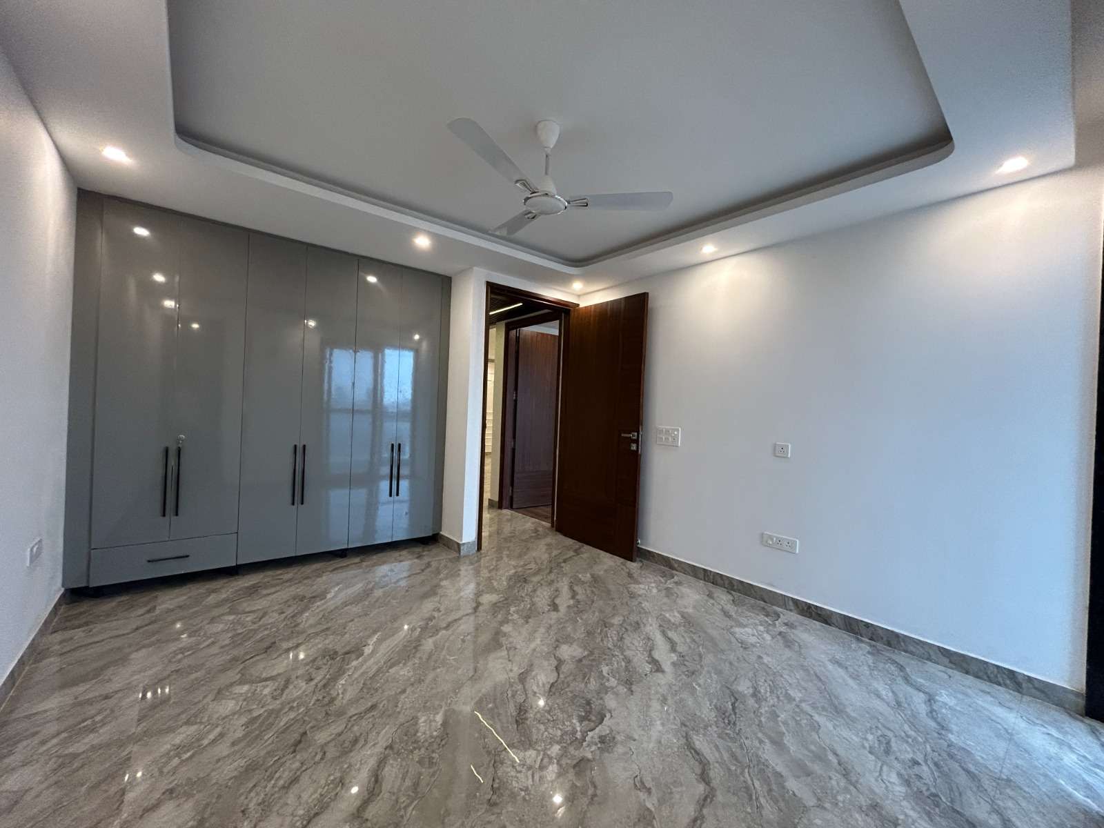 Independent 4 BHK flat with terrace rights