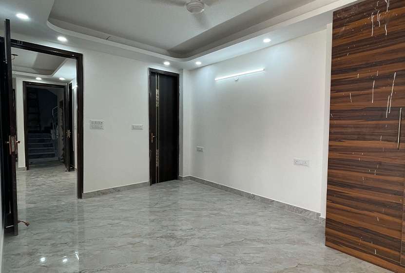 L-Corner 3 BHK Flat in South Delhi With Registry