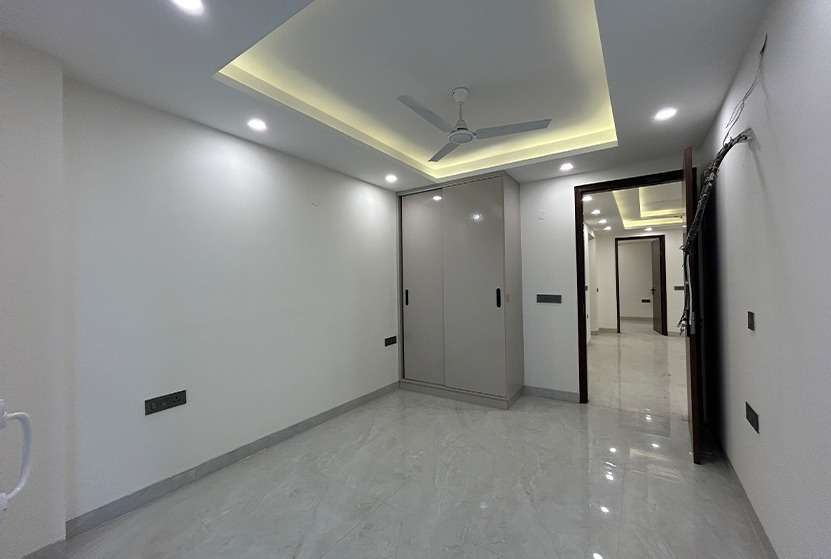 3 BHK Flat Near Metro In South Delhi