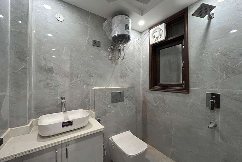 3 BHK Flat Near Metro In South Delhi