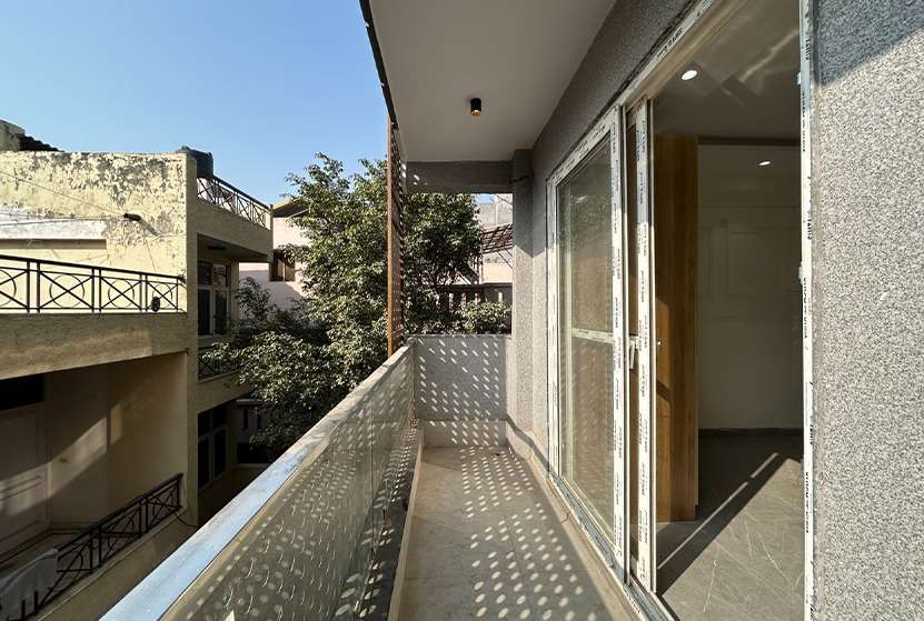 3 BHK With Terrace Rights In South Delhi