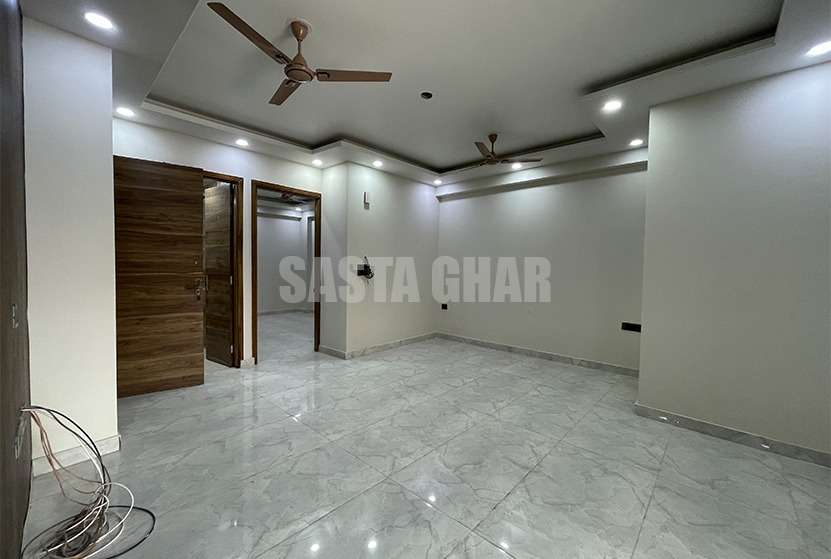 4 BHK Flat In South Delhi With Registry