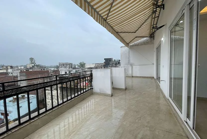 3 BHK Flat Near Chattarpur Metro