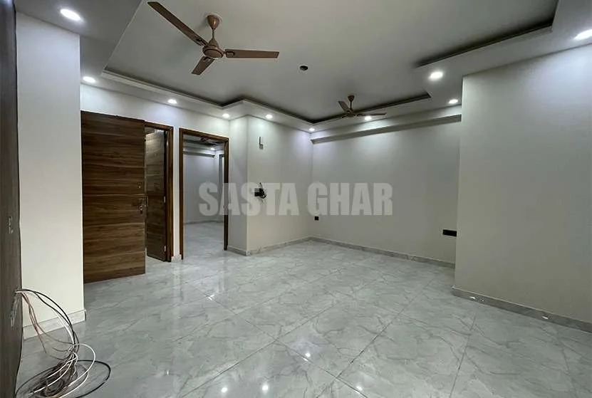 4 BHK Flat In South Delhi With Registry